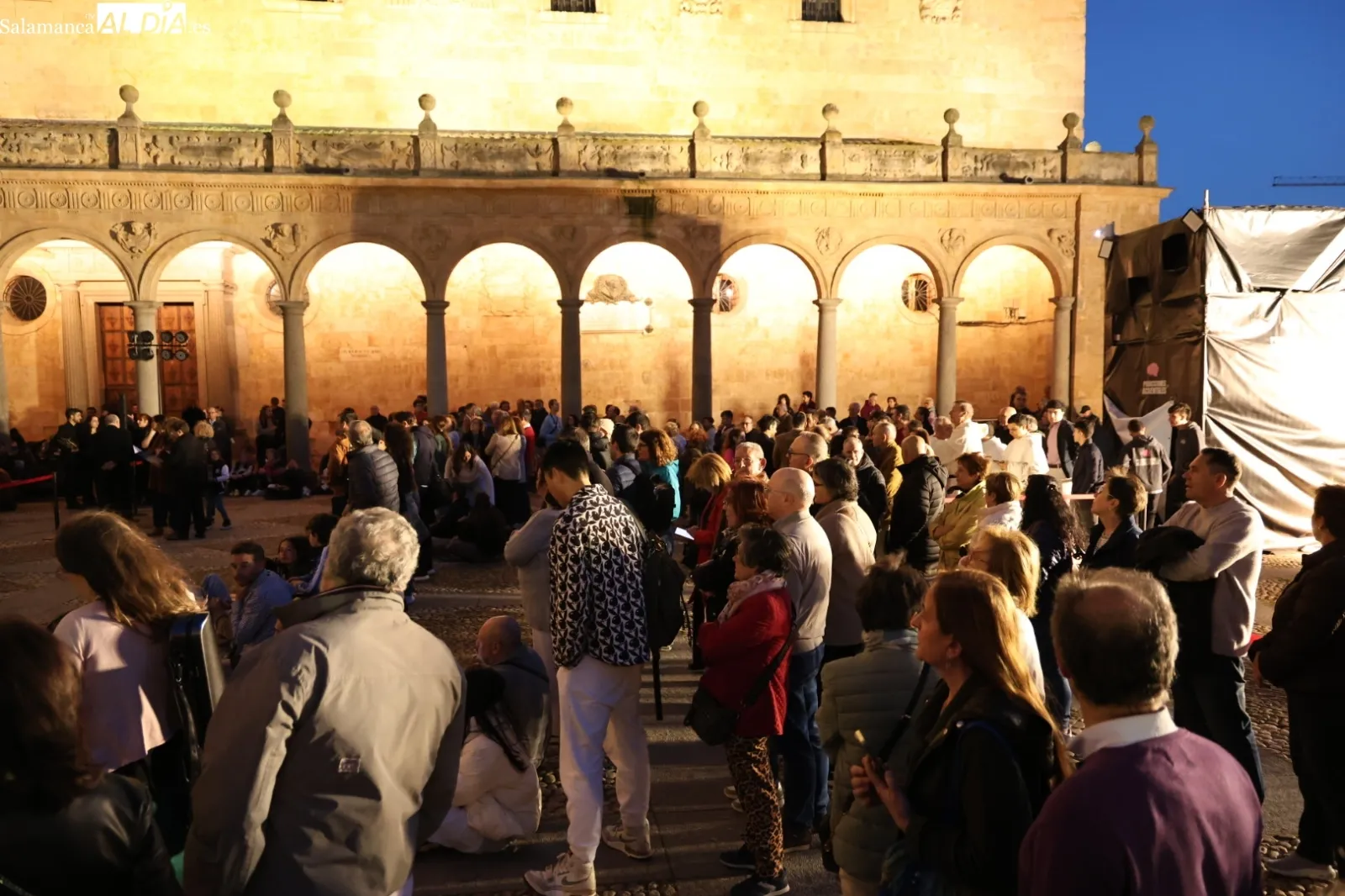 Foto 4 - V&Iacute;DEO y FOTOS | El videomapping sobre la Escuela de Salamanca llena San Esteban