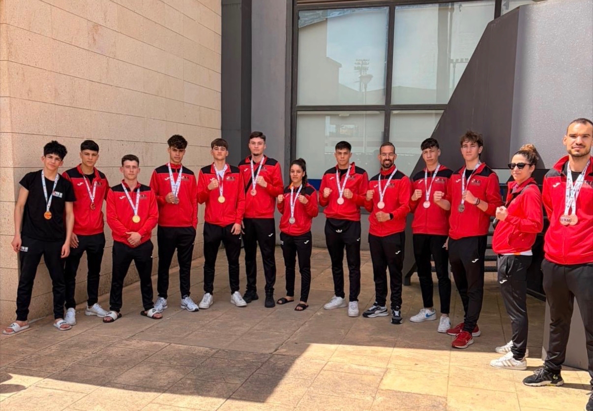 El club José Ángel Gómez de Salamanca logra 14 medallas en Kickboxing