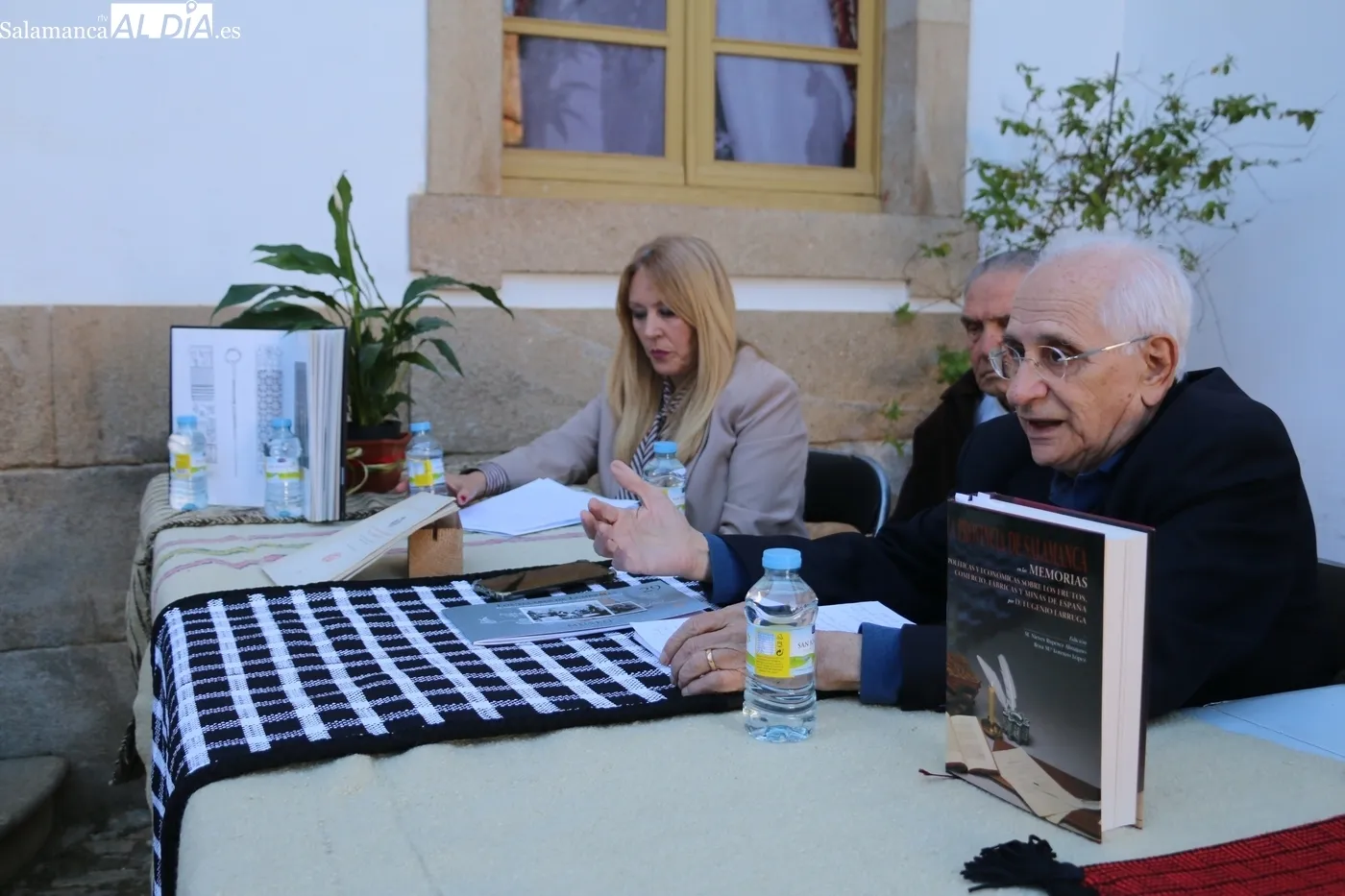 Presentación del Cuaderno 'Los telares de Lumbrales... / CORRAL