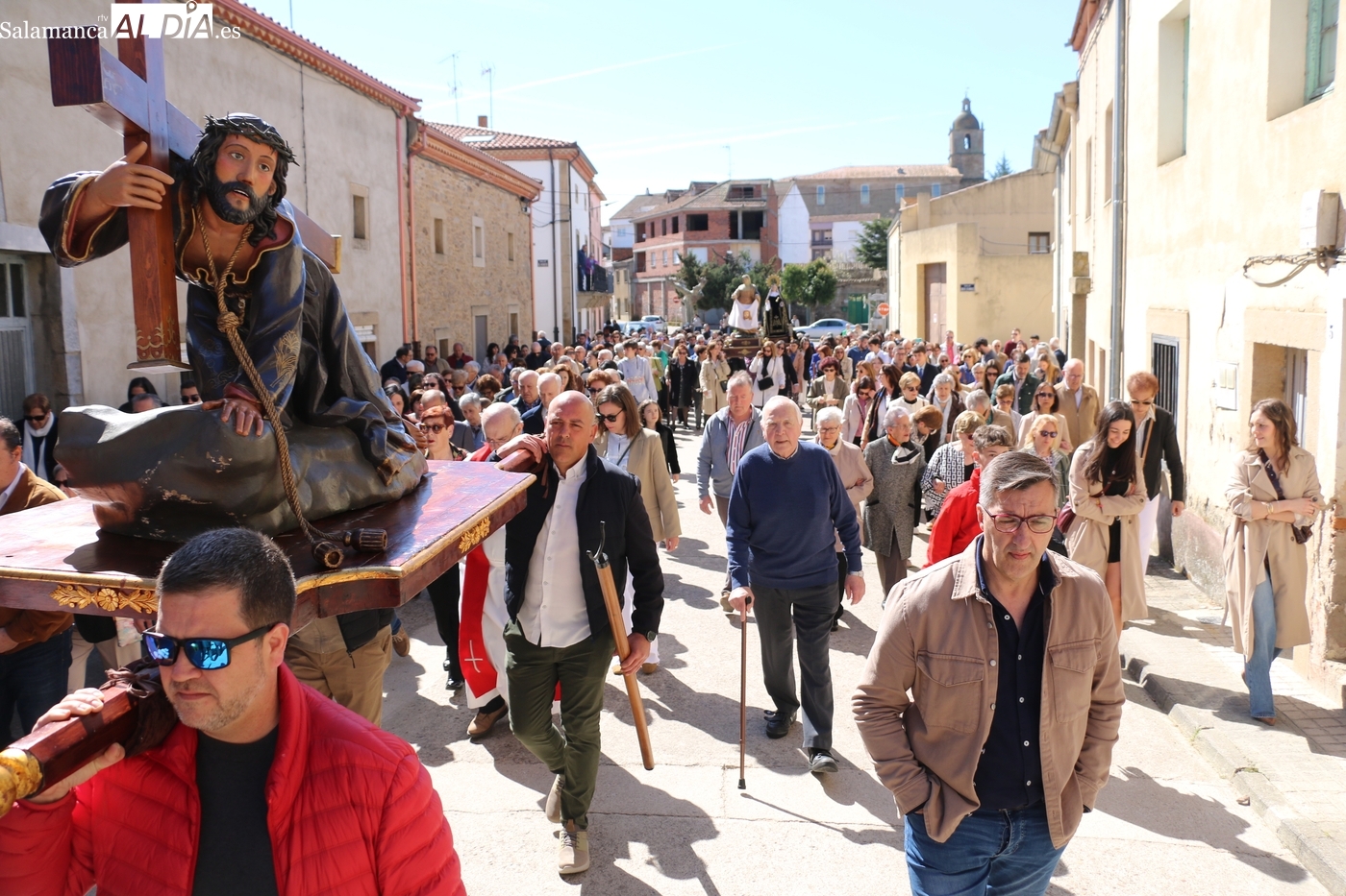 Procesión del viacrucis en Lumbrales