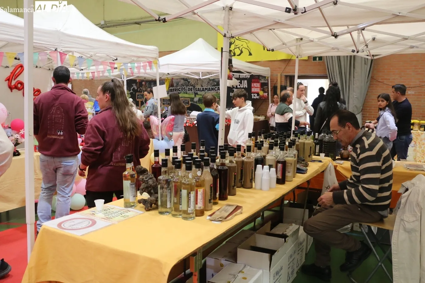 Desarrollo de la Feria Agroalimentaria de Vitigudino / CORRAL 