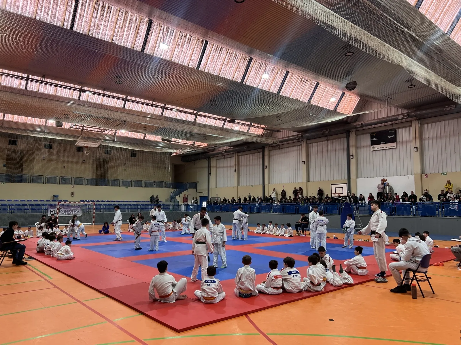 Foto 2 - El judo base salmantino se consolida tras la multitudinaria jornada final en Villares