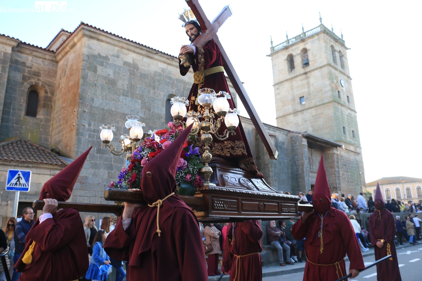 Multitudinaria procesión del Santo Entierro en Vitigudino 
