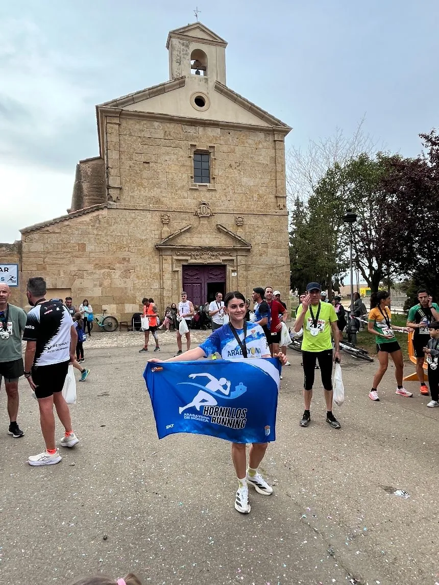 Foto 2 - Ignacio Regalado y Ver&oacute;nica Rodr&iacute;guez se imponen en Arabayona en la festiva II Carrera Popular Cristo de Hornillos