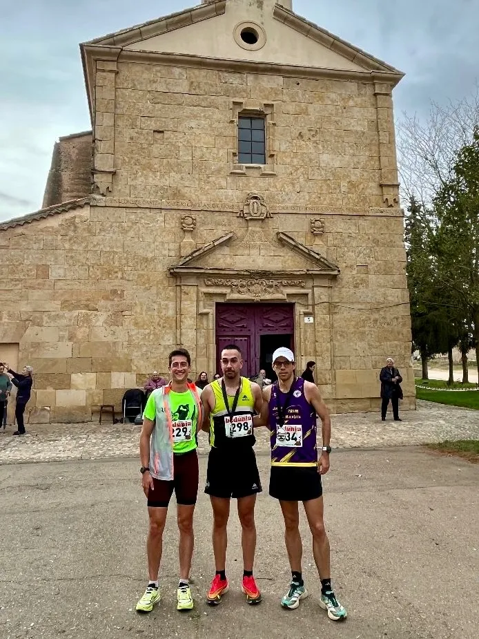 Foto 3 - Ignacio Regalado y Ver&oacute;nica Rodr&iacute;guez se imponen en Arabayona en la festiva II Carrera Popular Cristo de Hornillos