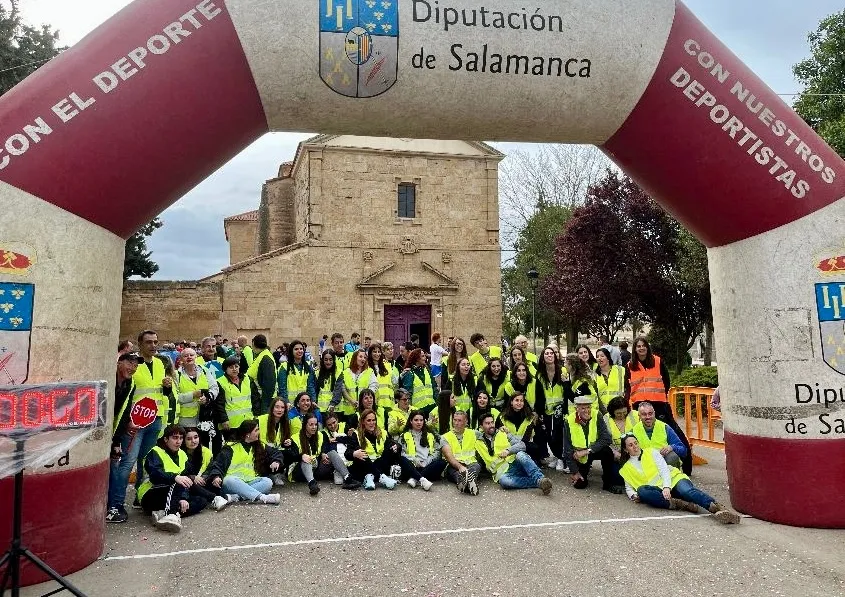 Foto 4 - Ignacio Regalado y Ver&oacute;nica Rodr&iacute;guez se imponen en Arabayona en la festiva II Carrera Popular Cristo de Hornillos