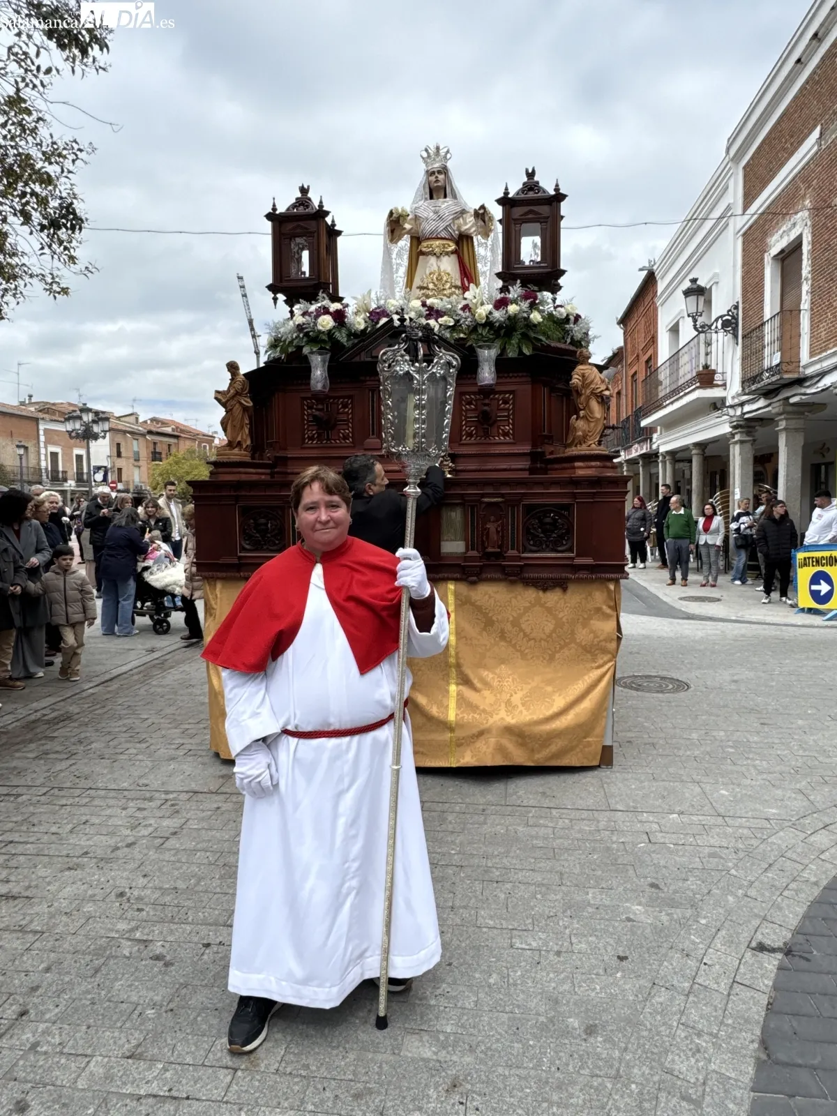 Foto 2 - Gran ambiente y fervor en la esperada procesi&oacute;n de la Misericordia
