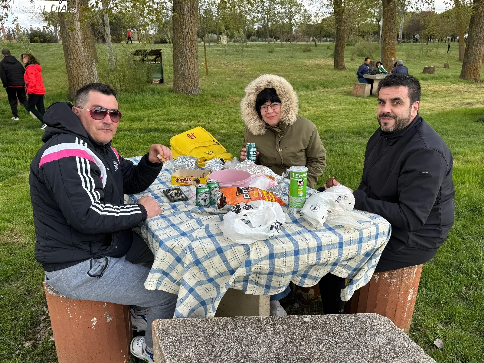 Foto 5 - El Inestal, punto de encuentro de familias y amigos este Lunes de Aguas pese al &ldquo;fresco&rdquo; 