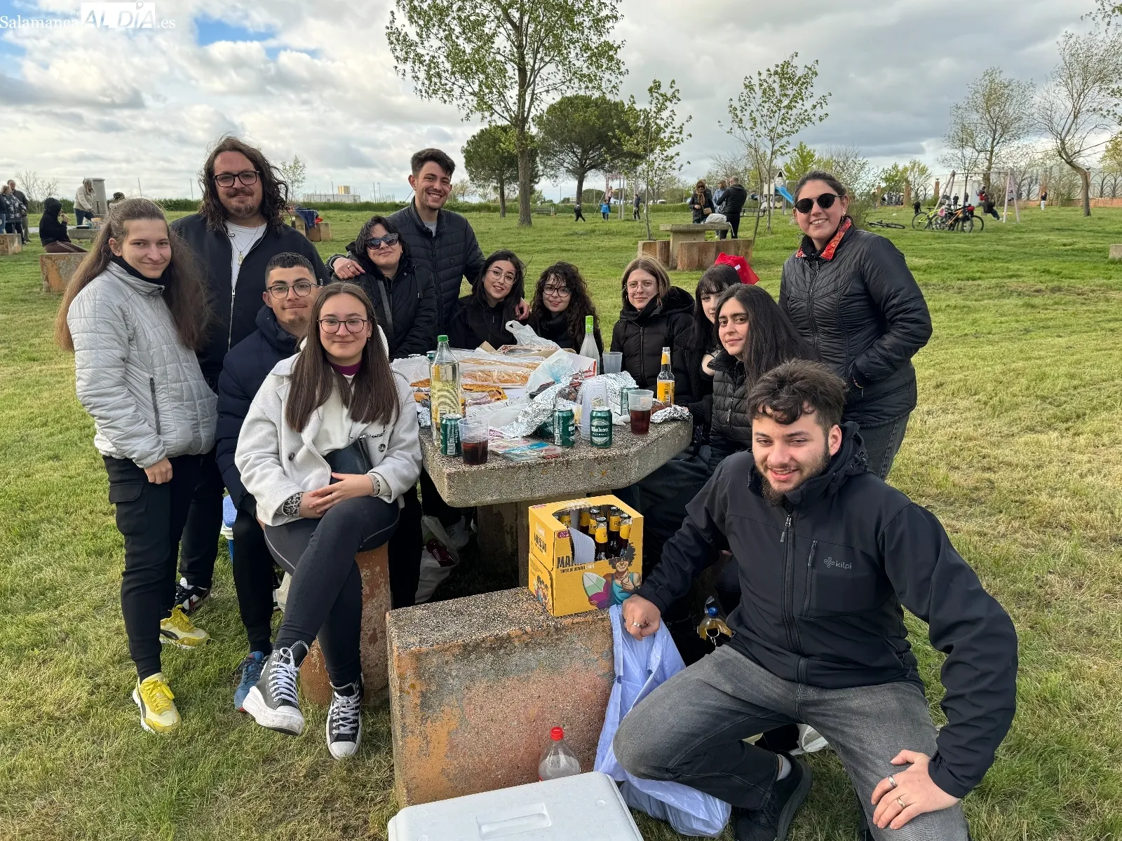 Foto 6 - El Inestal, punto de encuentro de familias y amigos este Lunes de Aguas pese al &ldquo;fresco&rdquo; 