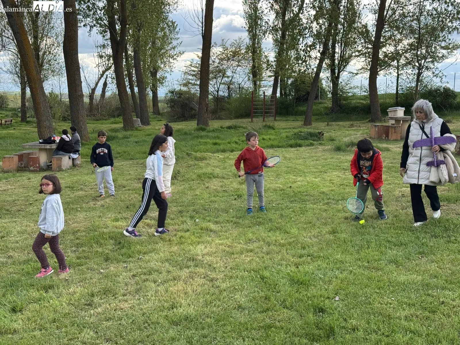 Foto 3 - El Inestal, punto de encuentro de familias y amigos este Lunes de Aguas pese al &ldquo;fresco&rdquo; 