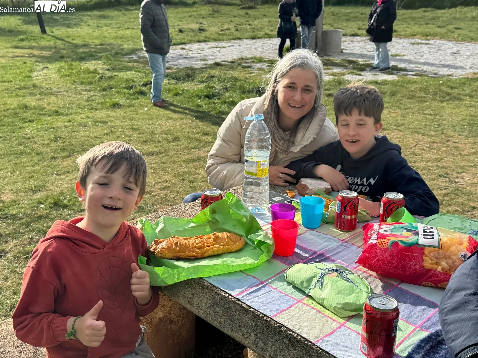 Foto 10 - El Inestal, punto de encuentro de familias y amigos este Lunes de Aguas pese al &ldquo;fresco&rdquo; 