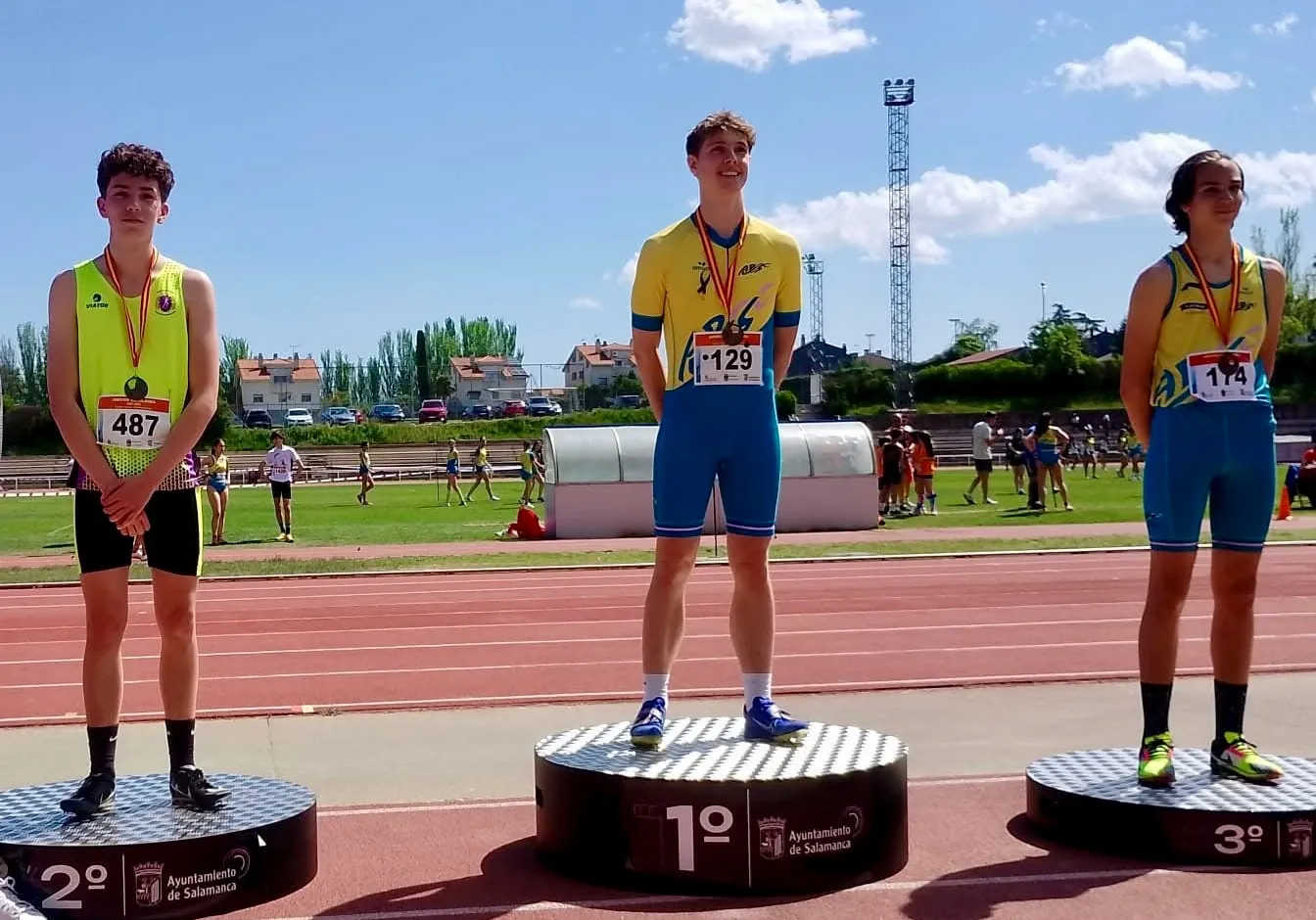 Foto 9 - Gran &eacute;xito del atletismo base pe&ntilde;arandino: nueve medallas, triunfos y actuaciones destacadas en el Helm&aacute;ntico