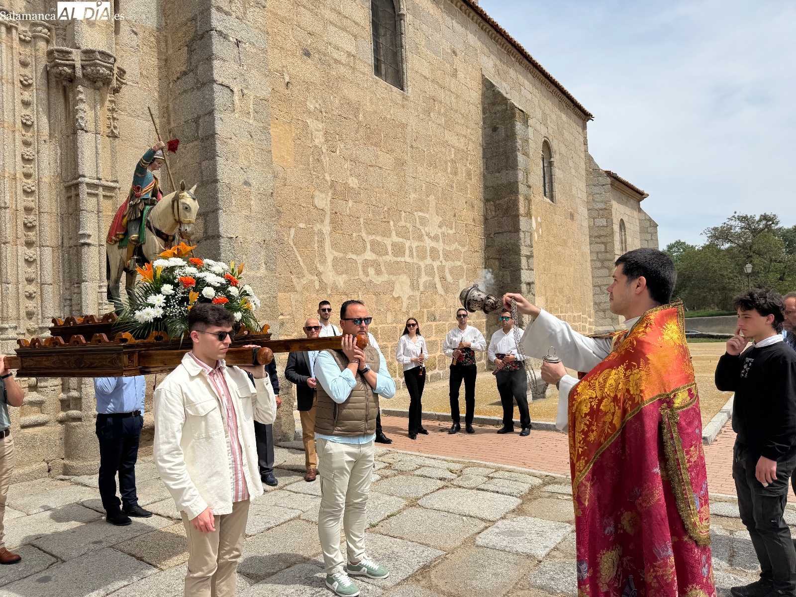 Santiago de la Puebla se vuelca con San Jorge en el día grande de sus ‘fiestas chicas’