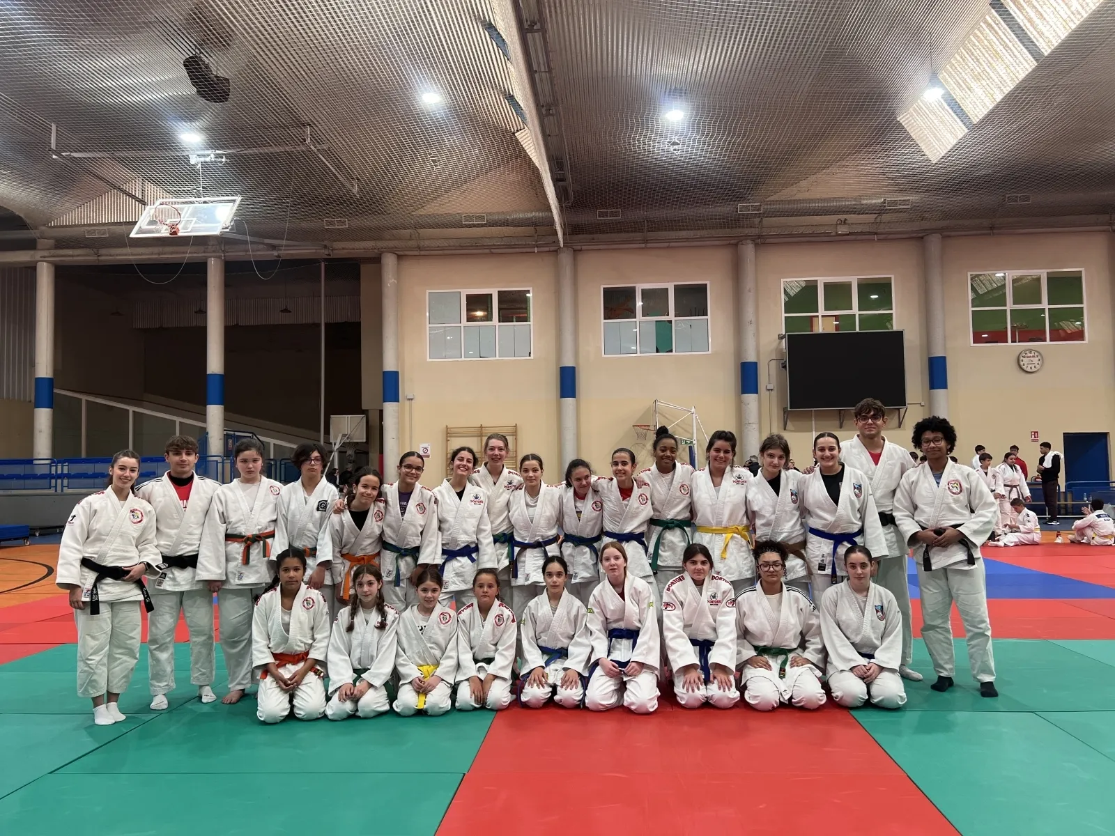 Foto 4 - El judo base salmantino se consolida tras la multitudinaria jornada final en Villares