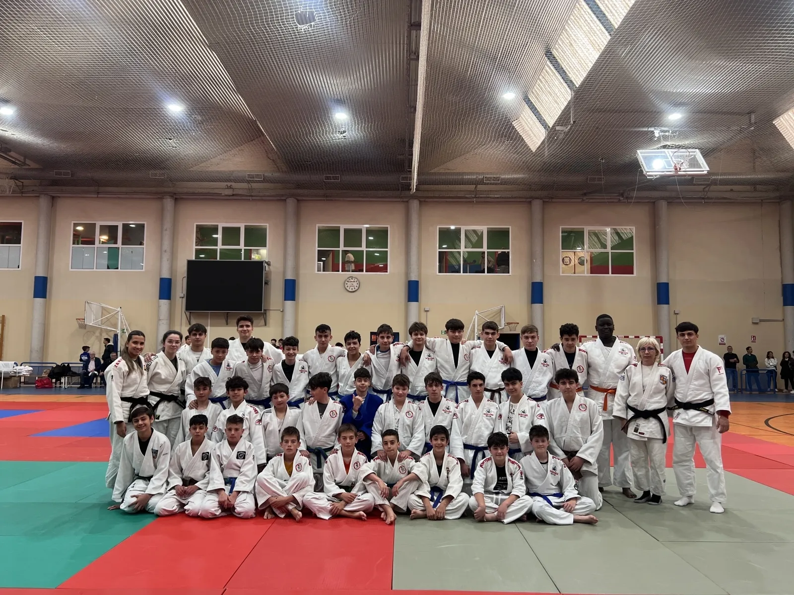 Foto 3 - El judo base salmantino se consolida tras la multitudinaria jornada final en Villares