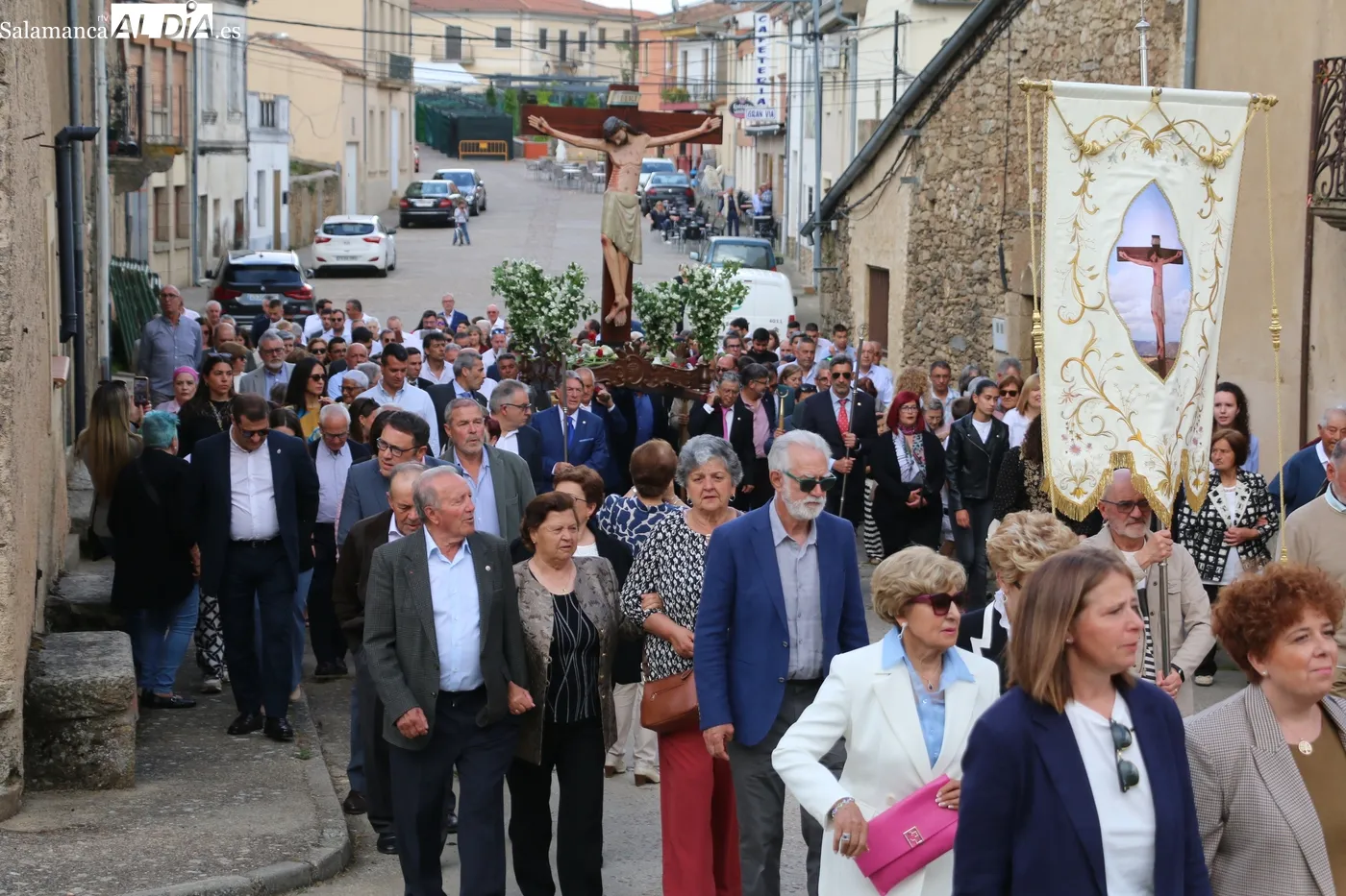 Hinojosa despide con fervor al Cristo de la Misericordia