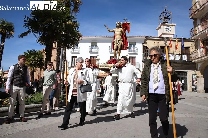 El Encuentro del Resucitado con María culmina la Semana Santa albense | Imagen 1