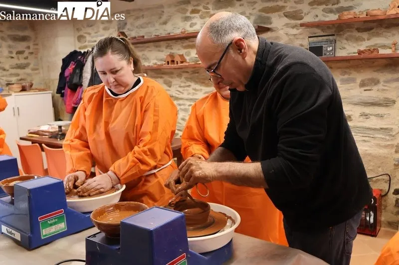 Foto 9 - La tradici&oacute;n alfarera se transmite en Alba de Tormes con talleres para ni&ntilde;os y adultos