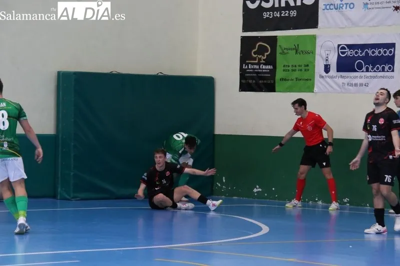 Foto 6 - FOTOS | El Piensos Dur&aacute;n Albense no aprovecha sus opciones y cae ante Coruxo en casa (1-3)