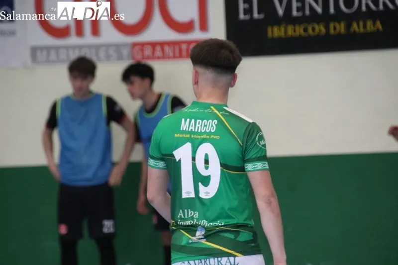 Foto 5 - FOTOS | El Piensos Dur&aacute;n Albense no aprovecha sus opciones y cae ante Coruxo en casa (1-3)