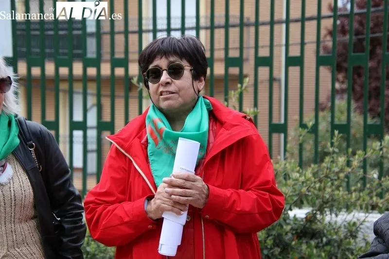 Foto 2 - Alba de Tormes se suma al D&iacute;a Mundial del Parkinson con la plantaci&oacute;n de tulipanes