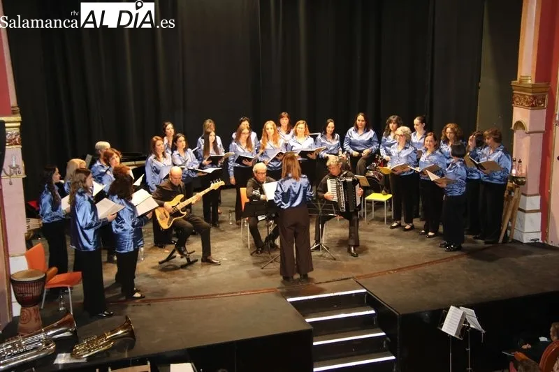 Foto 6 - El Teatro de la Villa acoge un encuentro coral y de m&uacute;sica tradicional con cuatro agrupaciones