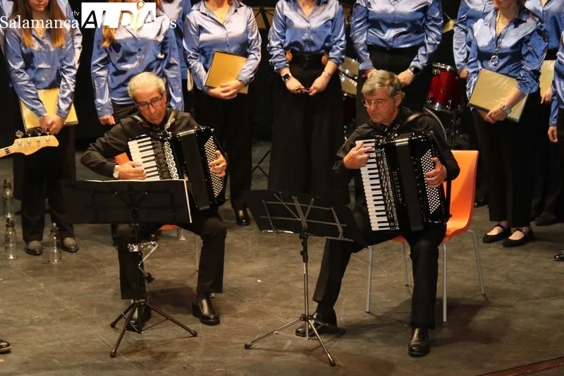 Foto 5 - El Teatro de la Villa acoge un encuentro coral y de m&uacute;sica tradicional con cuatro agrupaciones