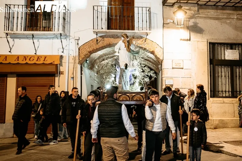 Foto 4 - El parque del Espol&oacute;n enmarca la procesi&oacute;n del Huerto en Alba