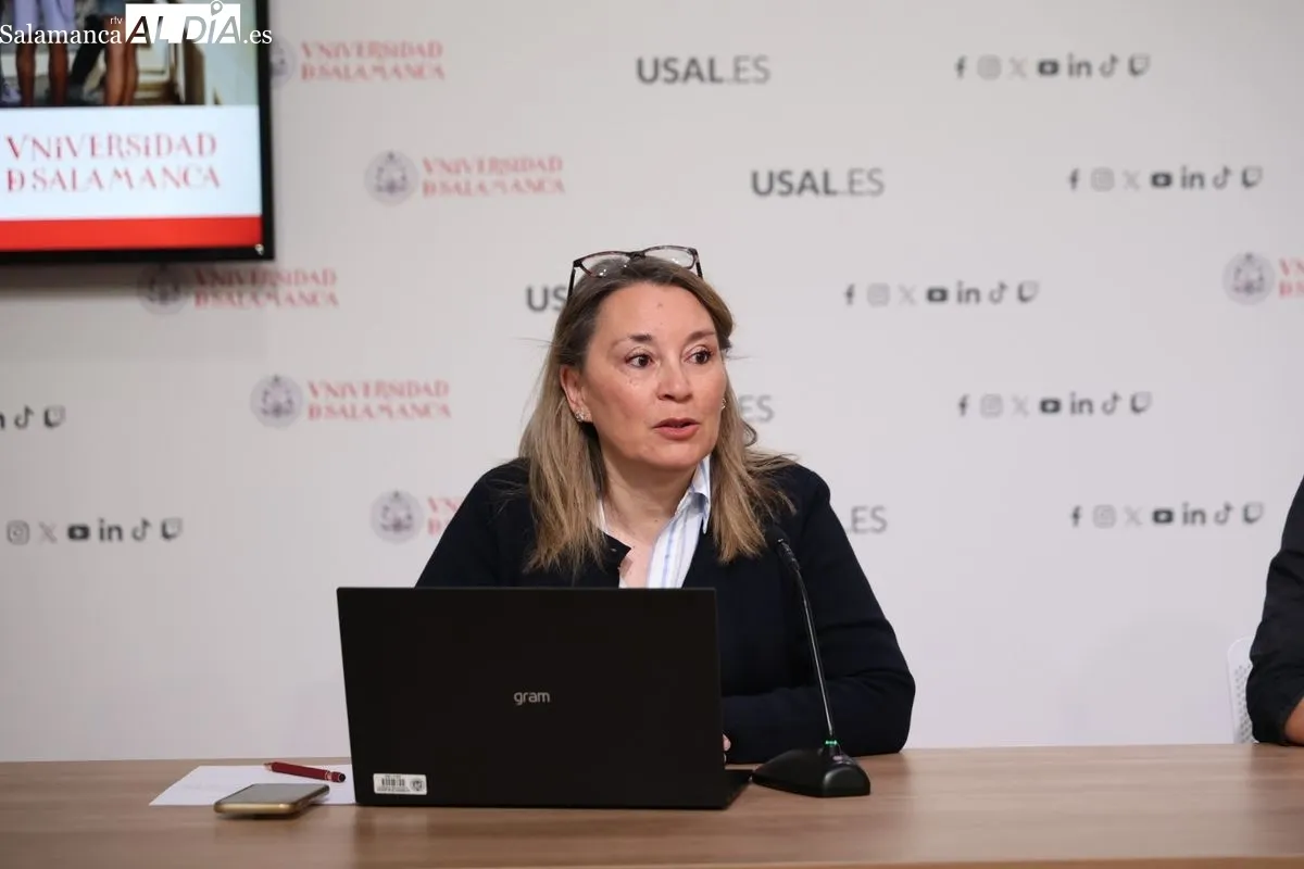 Rueda de prensa de la vicerrectora de Estudiantes, Marta Gutiérrez; la delegada del rector para Estudios de Postgrado, María Teresa Escribano; y la directora del SPIO, María Dolores García. Foto D. Sañudo