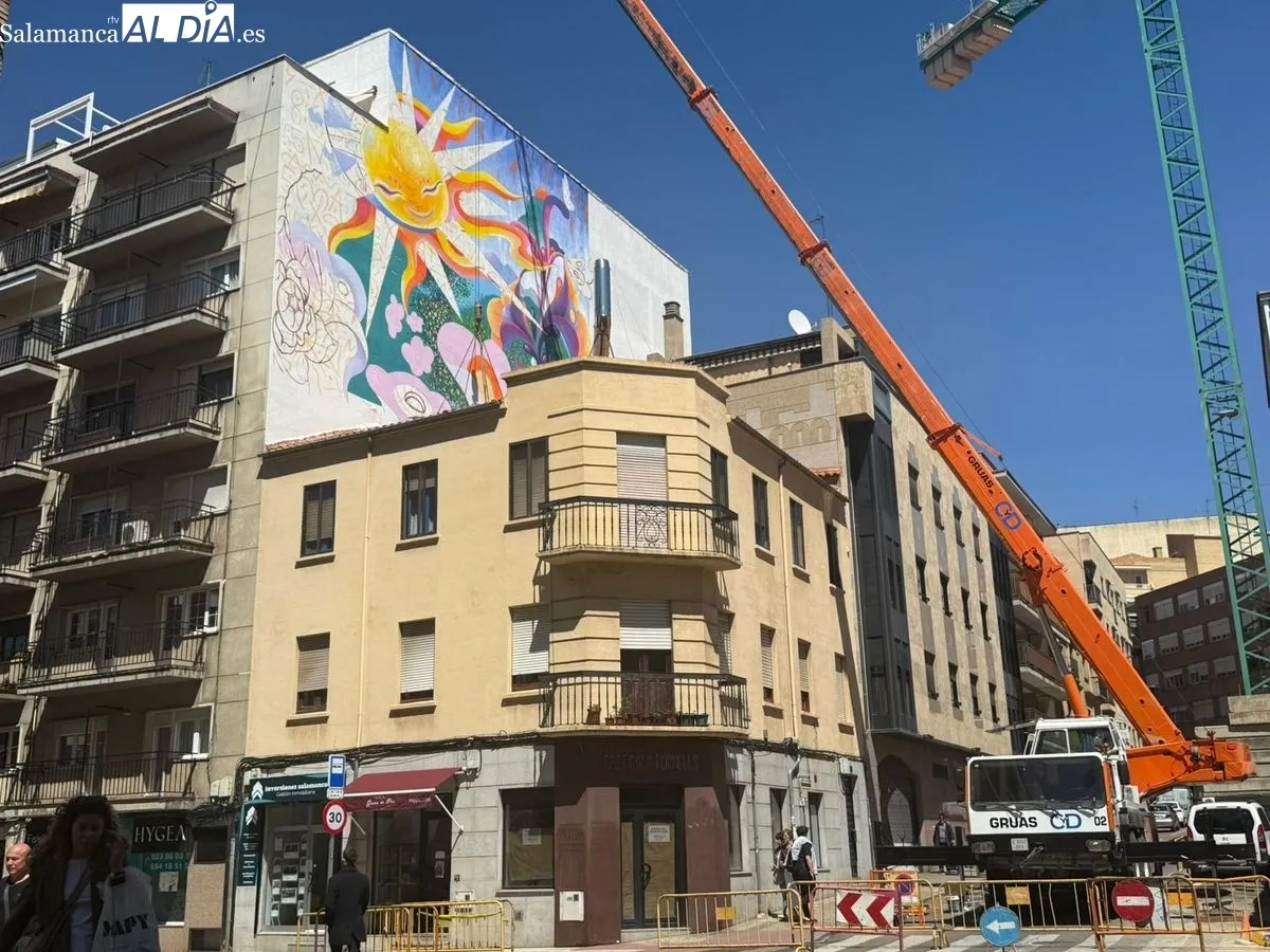 Uno de los tres mejores muralistas del mundo deja su huella en esta conocida calle de Salamanca. Foto de Vanesa Martins
