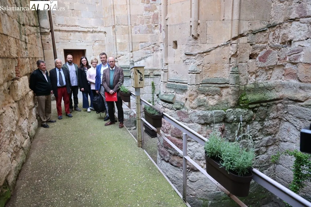 Inauguración del nuevo refugio para insectos en pleno centro de Salamanca, en el patio de la Casa-Museo Unamuno. Foto de David Sañudo