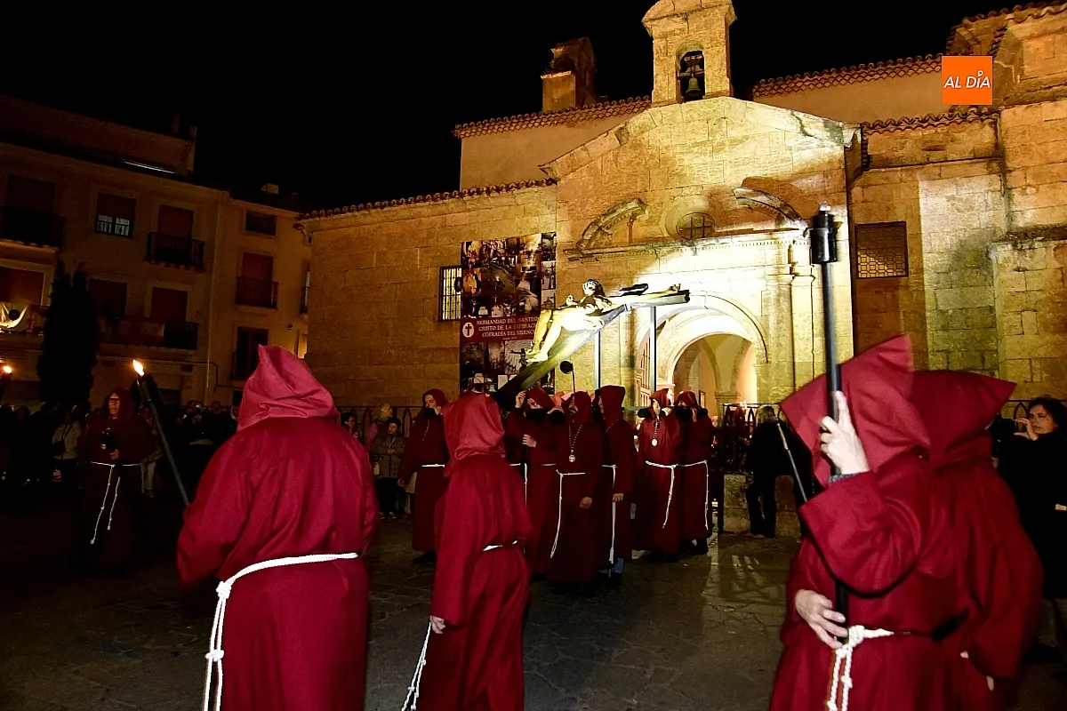 Procesión de Las cinco llagas entre entrañables calles mirobrigenses