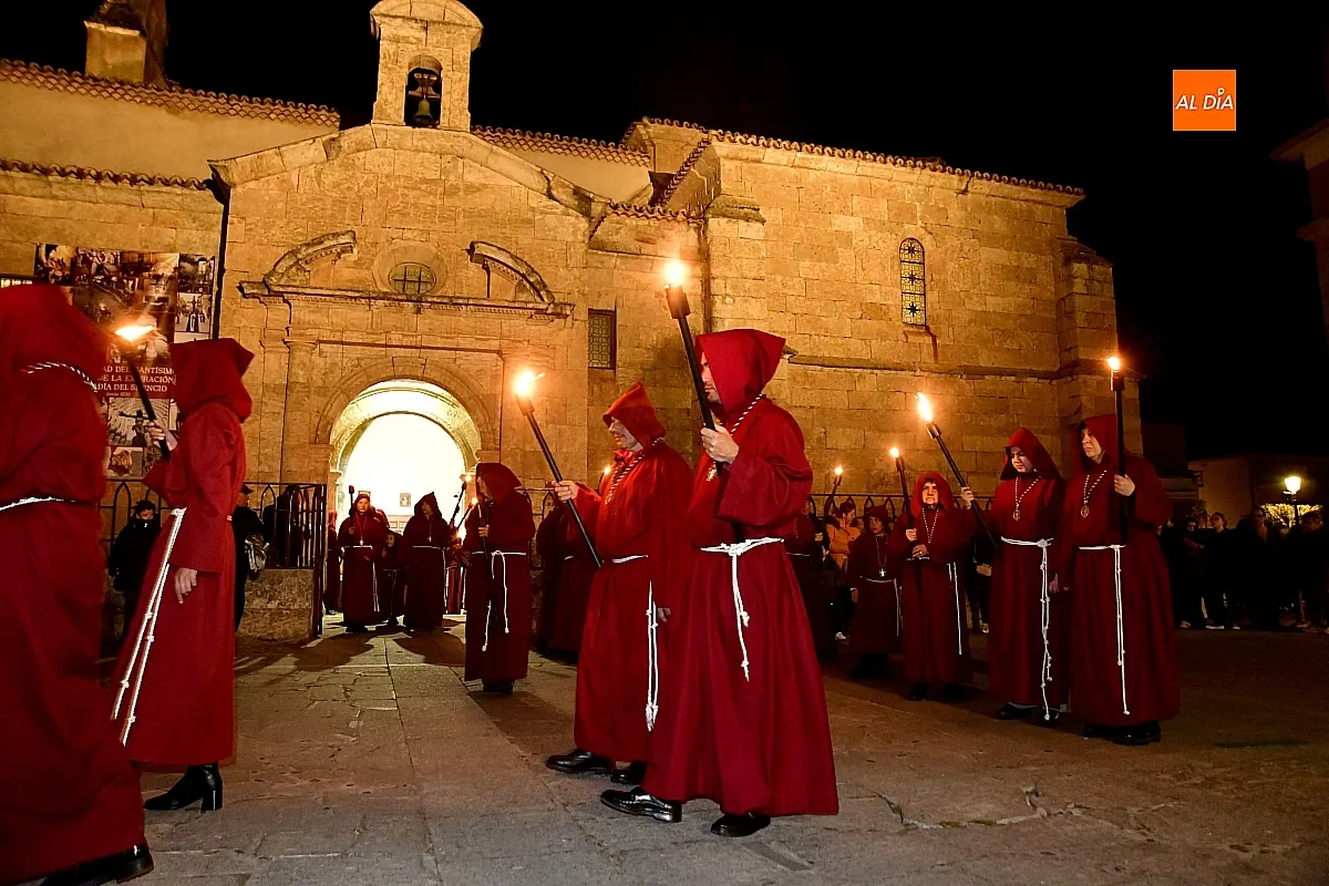 Procesión de Las cinco llagas entre entrañables calles mirobrigenses