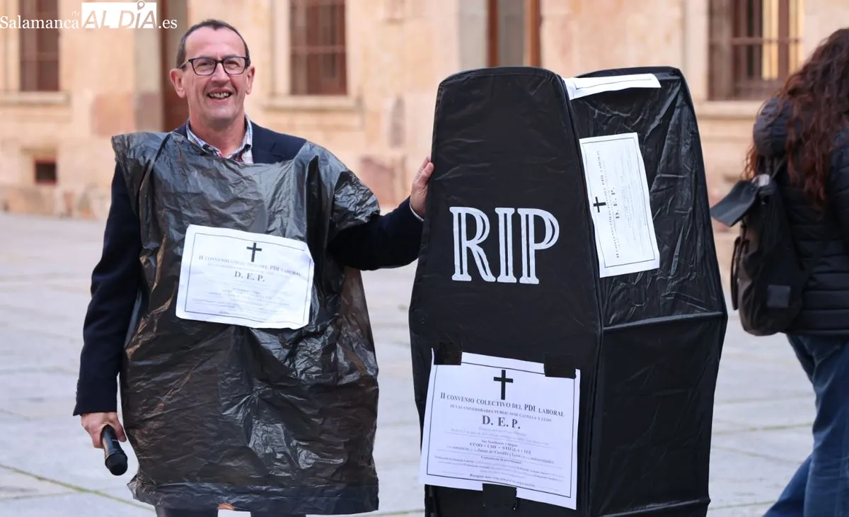 Docentes laborales de la USAL exigen su convenio tras 11 años