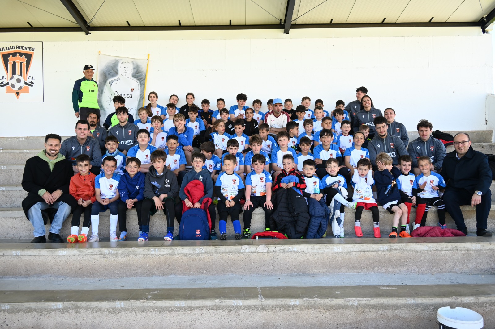 Diplomas y reconocimientos para los 60 inscritos en el V Clínic Ricardo Sánchez