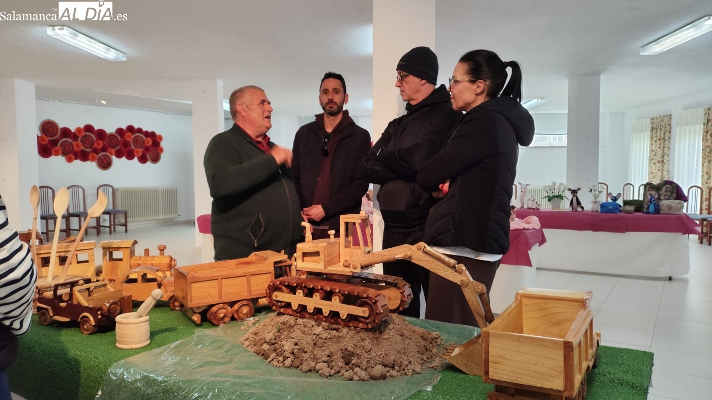 Exposición de manualidades en Lumbrales hasta el domingo