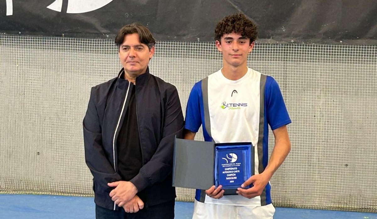 El tenista salmantino Guillermo Manzano se proclama campeón autonómico de Castilla y León a los 14 años