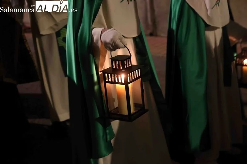 Foto 15 - Devoci&oacute;n y silencio en Alba de Tormes: la Cruz y el Amor protagoniza el Mi&eacute;rcoles Santo