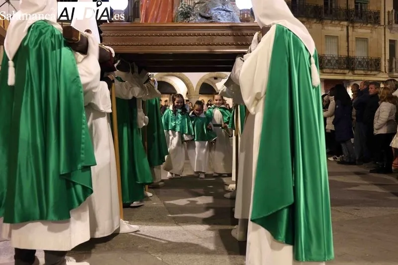 Foto 3 - Devoci&oacute;n y silencio en Alba de Tormes: la Cruz y el Amor protagoniza el Mi&eacute;rcoles Santo