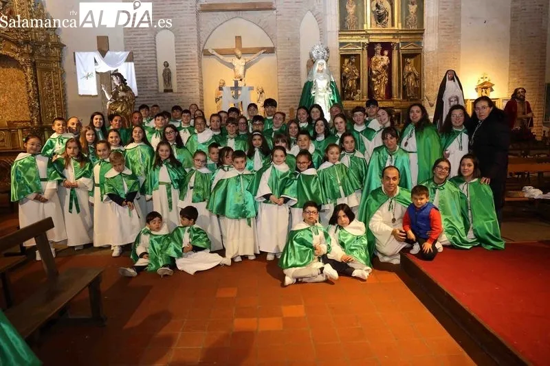 Foto 2 - Devoci&oacute;n y silencio en Alba de Tormes: la Cruz y el Amor protagoniza el Mi&eacute;rcoles Santo