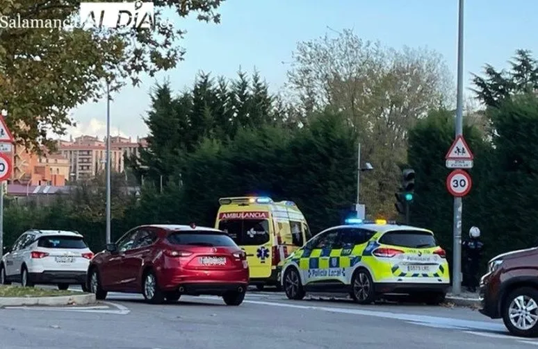 Dos heridos en una colisión entre dos turismos y una ambulancia en Salamanca