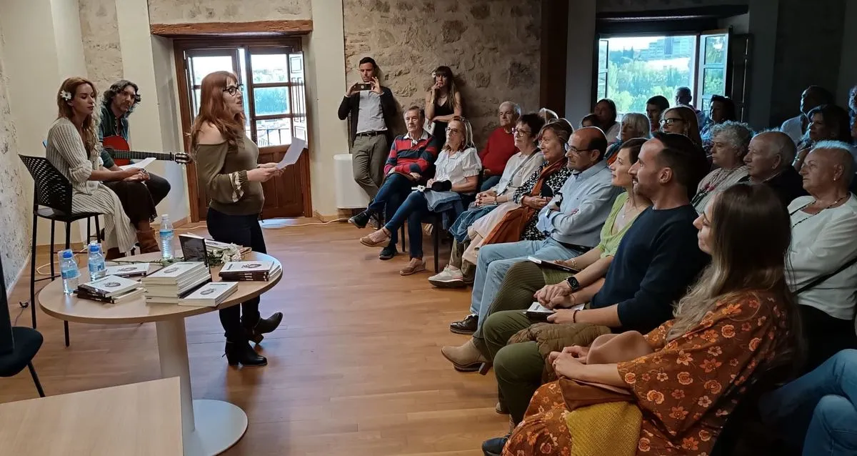 María Sánchez llenó el Ateneo con su novela Sinsentido