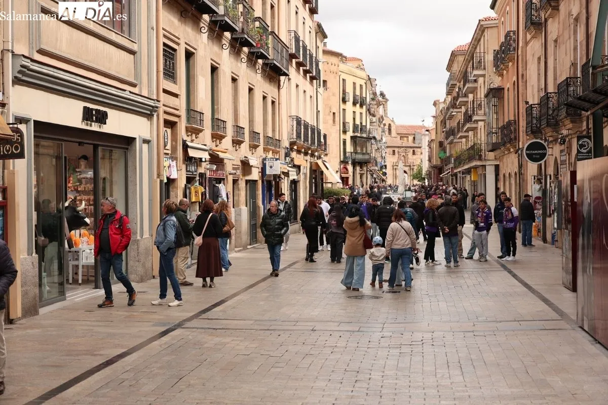 Ambiente en Salamanca este domingo 12 de abril. Fotos: David Sañudo