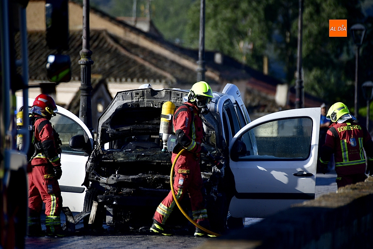 Un turismo se incendia en el Puente Mayor de Ciudad Rodrigo