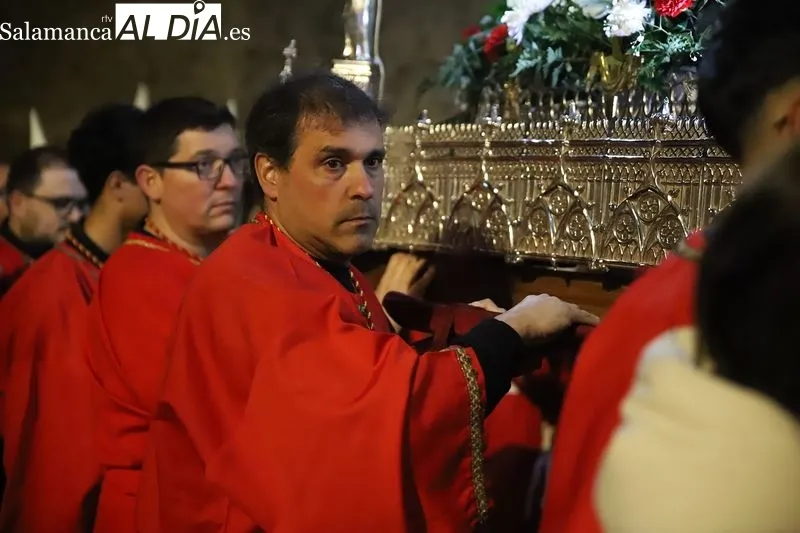 Foto 15 - El V&iacute;a Crucis del Santo Cristo de la Salud recorre Alba de Tormes en Martes Santo