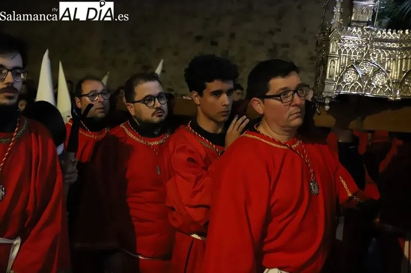 Foto 13 - El V&iacute;a Crucis del Santo Cristo de la Salud recorre Alba de Tormes en Martes Santo
