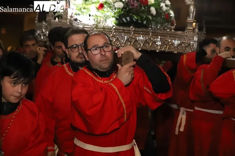 Foto 9 - El V&iacute;a Crucis del Santo Cristo de la Salud recorre Alba de Tormes en Martes Santo
