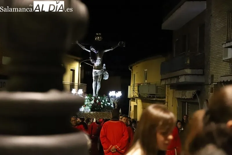Foto 7 - El V&iacute;a Crucis del Santo Cristo de la Salud recorre Alba de Tormes en Martes Santo