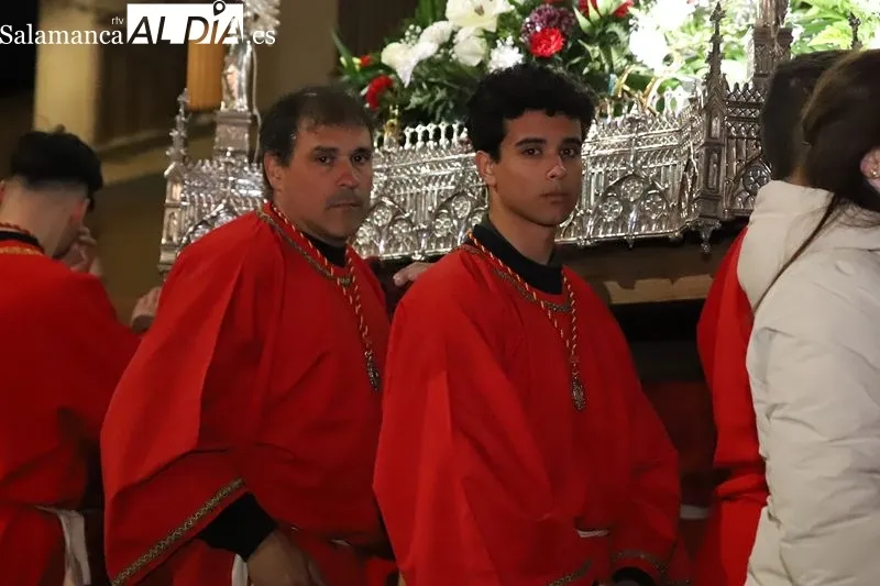 Foto 2 - El V&iacute;a Crucis del Santo Cristo de la Salud recorre Alba de Tormes en Martes Santo