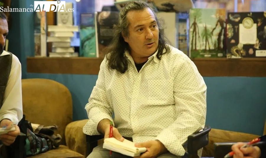 Pepo Paz escribe sobre la Transición en una novela imprescindible: Comenzar el olvido